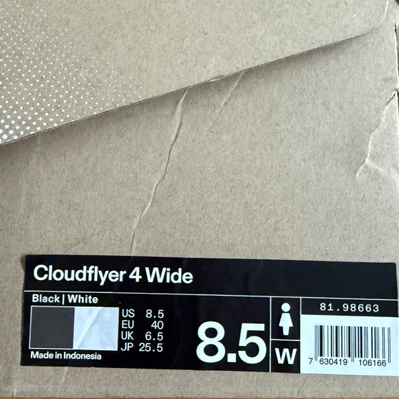 ON Cloudflyer 4 Wide “Black / White” – Women’s 8.5 (Worn Once) - Picture 9 of 9